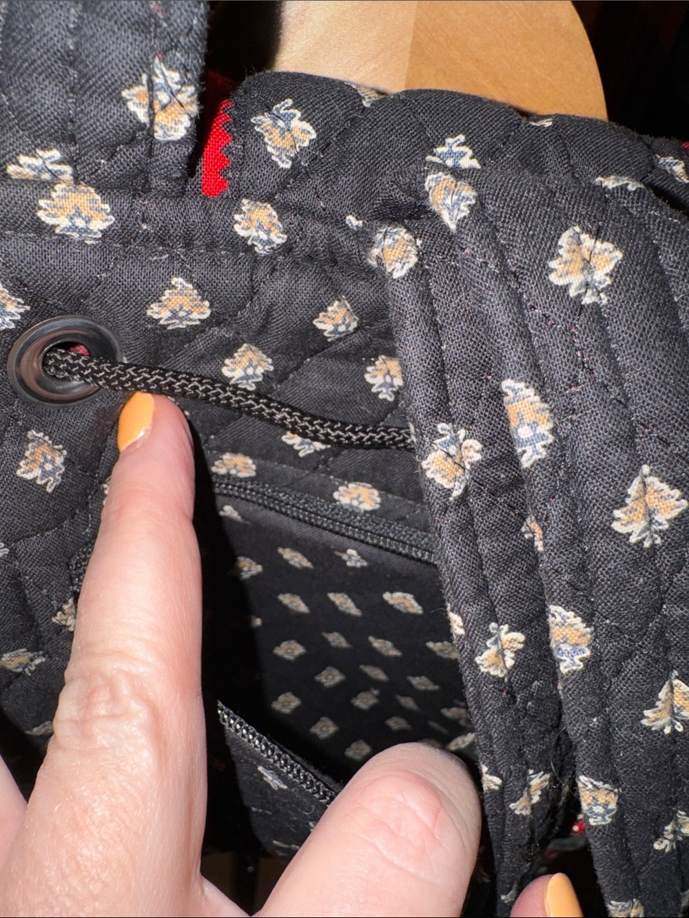 Vera Bradley Vintage Quilted Drawstring Backpack Black Floral Red Trim Rare USA - Picture 7 of 11